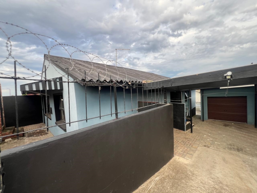 3 Bedroom Property for Sale in Booysens Park Eastern Cape
